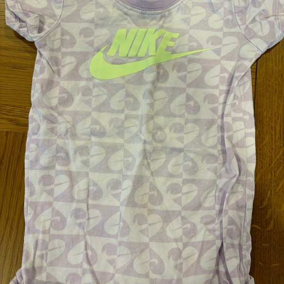 Nike Baby Girl Rompers‎ (two) size 9M!  Gently used condition! - Picture 3 of 4